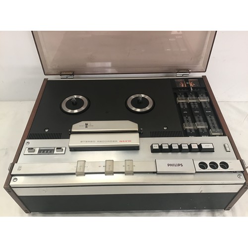 PHILIPS STEREO REEL TO REEL TAPE DECK. This is model No. N4416 and powers  up when plugged in.