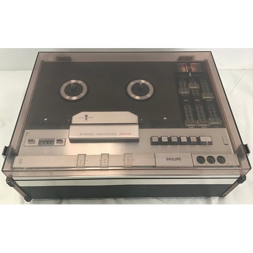 573 - PHILIPS REEL TO REEL TAPE DECK. This is model No. N4416 and powers up when plugged in.