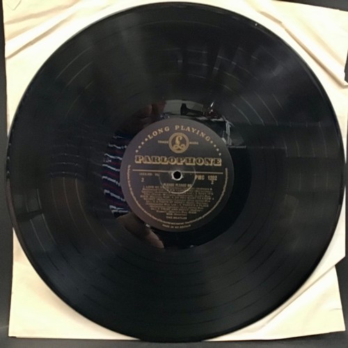 70 - THE BEATLES ‘PLEASE PLEASE ME’ RARE MONO PARLOPHONE BLACK GOLD VINYL ALBUM. Nice rarity on Parlophon... 