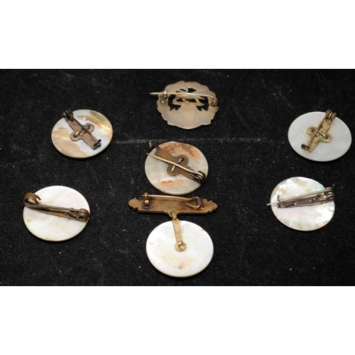 134 - Collection of WWi/WWII era sweetheart brooches, of silver and mother of pearl manufacture. 8 in lot