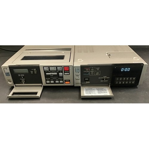 436 - VINTAGE SONY VIDEO CASSETTE RECORDER AND TUNER. Great double boxed items here to include a SL-F1UB B... 