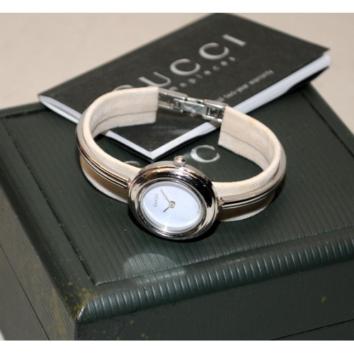 267 - Ladies stainless steel Gucci bracelet watch c/w box and warranty card. Requires new battery fitting