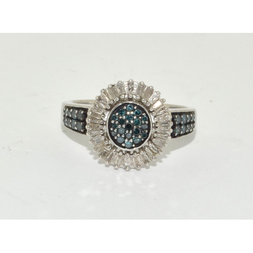 395 - A 925 silver cluster ring Size Q