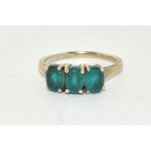 391 - A 925 silver green stone trilogy ring Size T