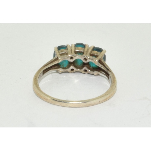 391 - A 925 silver green stone trilogy ring Size T