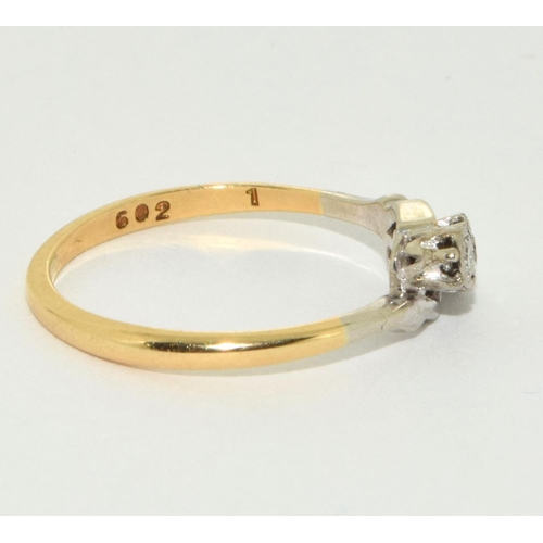 252 - 18ct gold ladies 3 stone Diamond  twist ring size M