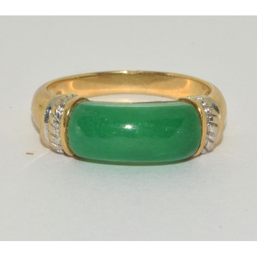 313 - 9ct gold ladies Jade set ring size N