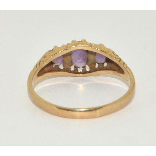 316 - 9ct gold ladies antique set 3 stone amethyst ring size R