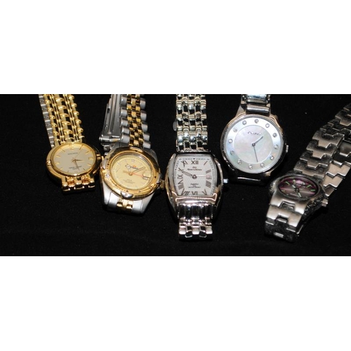 281 - Small collection of ladies and gents watches to include an Accurist moon phase and an Avia Freestyle