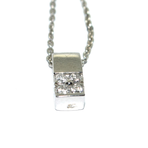 372 - 18ct white gold Diamond pendant necklace