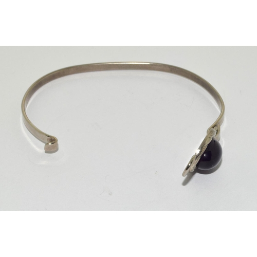 353 - 925 silver Amethyst center stone bangle