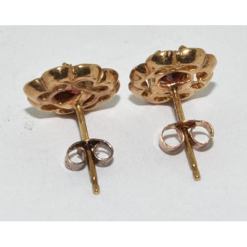 273 - 9ct gold garnet daisy earrings