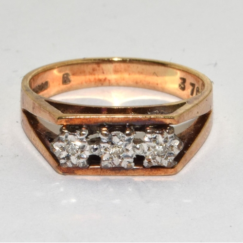 286 - 9ct Gold 3 Stone Diamond Ring. Size M