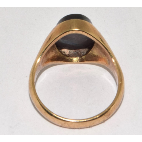 269 - 9ct gold gents Oval centre signet ring size S 7g