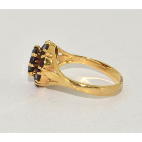 328 - 9ct gold antique set ladies garnet ring size N