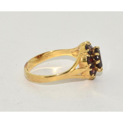 328 - 9ct gold antique set ladies garnet ring size N