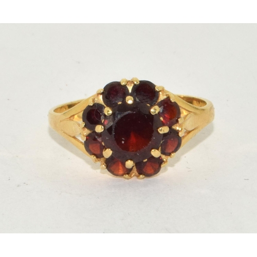 328 - 9ct gold antique set ladies garnet ring size N