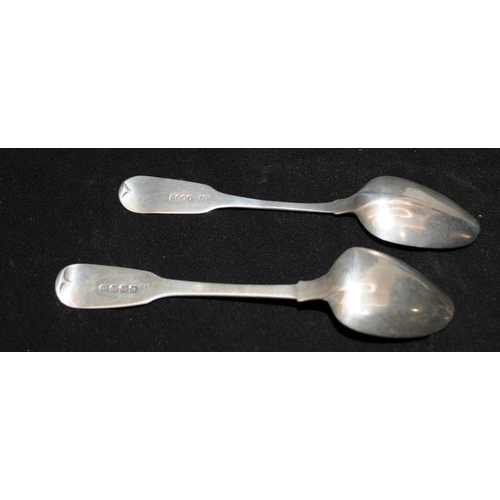 305 - Two fully hallmarked Georgian teaspoons hallmarked for 1821 and 1833. 42g