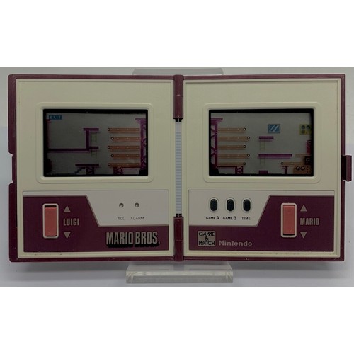 536 - RETRO NINTENDO GAME AND WATCH. Great handheld 1980's computer game found here in great condition wit... 