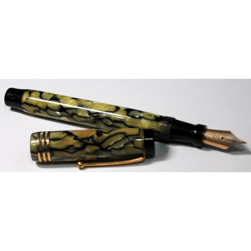 12 - Cased Parker Duofold Senior fountain pen and propelling pencil set. Moderne pearl and black marble b... 