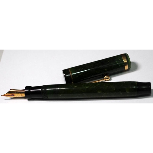 13 - Cased Parker Duofold Senior fountain pen. Lucky Curve, Toronto-Canada. 1920's. Green jade marble bod... 