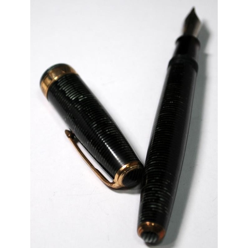 29 - Parker Vacumatic Maxima fountain pen with green pearl body. Canada made with USA nib. (Ref:YYr252)