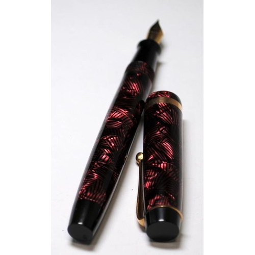 47 - Parker Victory fountain pen, rare rose/burgundy lined candy shop body. With Newhaven 14ct nib. (Ref:... 
