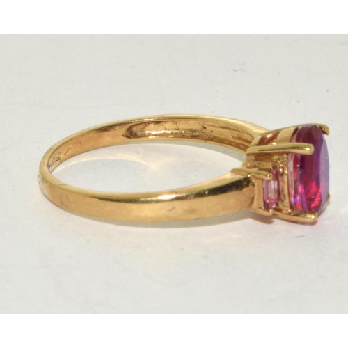 141 - 9ct Gold Ladies Ruby Ring. Size O