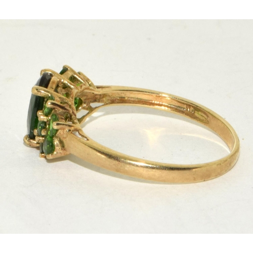 146 - 9ct Gold Ladies Emerald Green Tourmaline and Peridot  Colour Ring. Size T