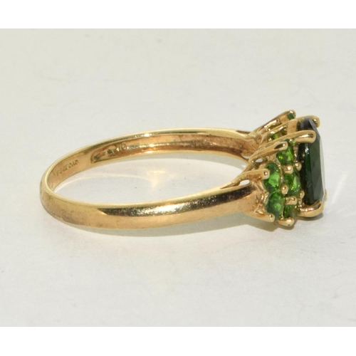 146 - 9ct Gold Ladies Emerald Green Tourmaline and Peridot  Colour Ring. Size T