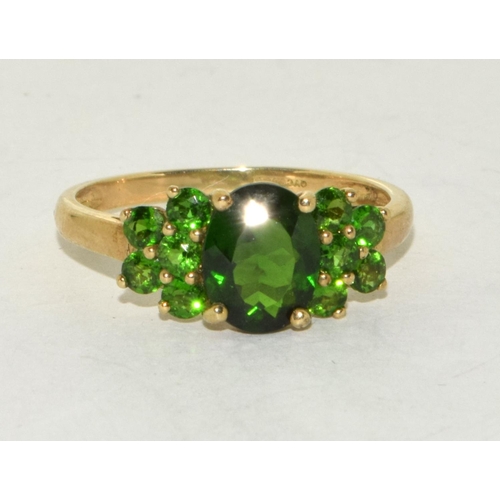 146 - 9ct Gold Ladies Emerald Green Tourmaline and Peridot  Colour Ring. Size T