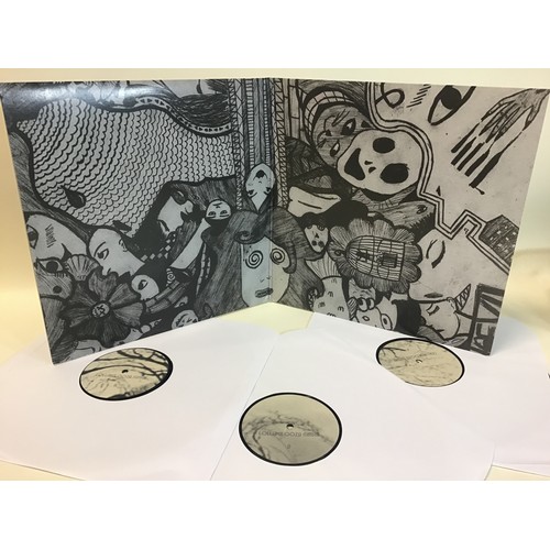 30 - PEARL JAM VINYL TRIPLE ALBUM 'LOLLAPALOOZA MMX111'. Great unplayed copy of this 3 LP set recorded li... 