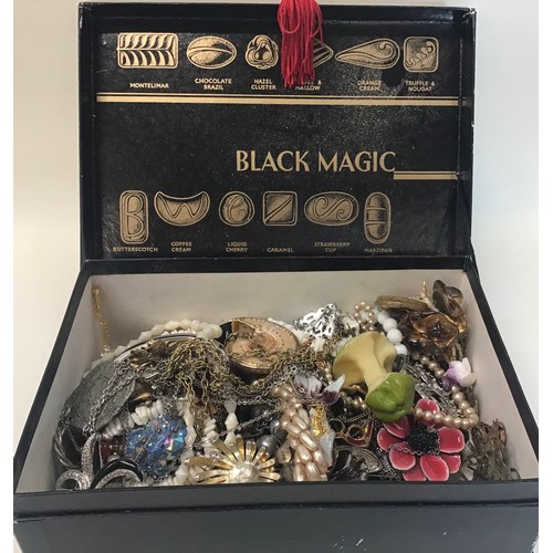 195 - A box containing mixed vintage costume jewellery.