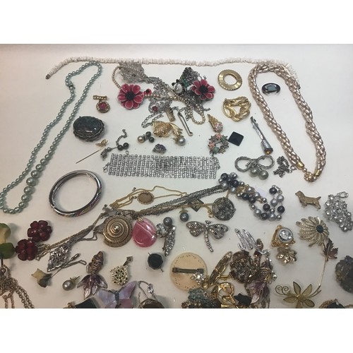 195 - A box containing mixed vintage costume jewellery.