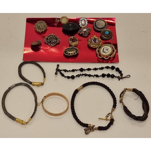 157 - Collection of vintage mourning jewellery (19)