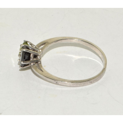 243 - A 925 silver and green & black stone twist ring Size Q 1/2.