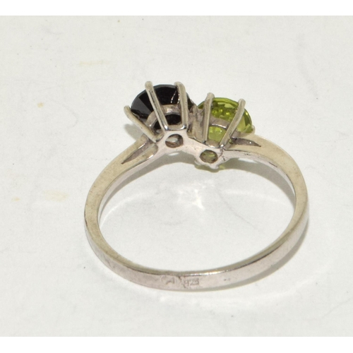 243 - A 925 silver and green & black stone twist ring Size Q 1/2.