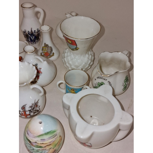 43 - A tray of mainly Goss vintage crested china. Approx 30-40 pieces.