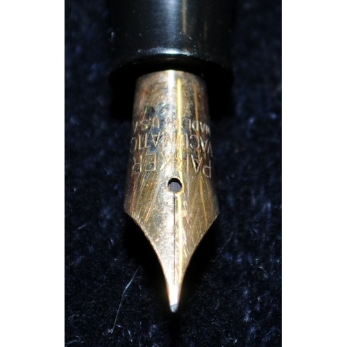 42 - Parker Vacumatic fountain pen circa1936. Golden web body with gold trim. (Ref:CBY154)