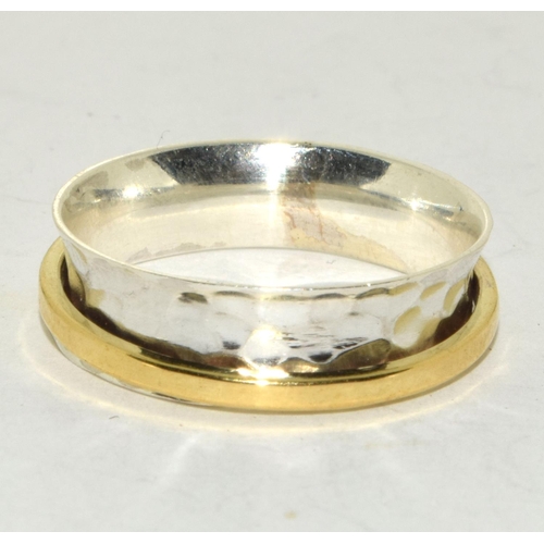 231 - A 925 silver and gold spinner ring, Size S