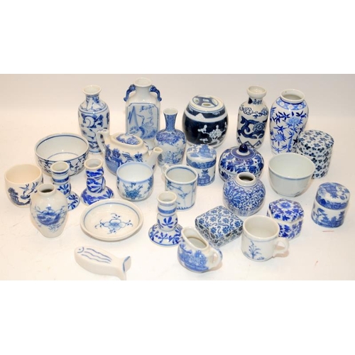 71 - Mixed quantity of Oriental blue and white china