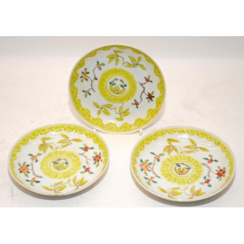 120 - Three Chinese mid 19th century finely painted porcelain flower dishes, endless knot marks, D10.5cm (... 