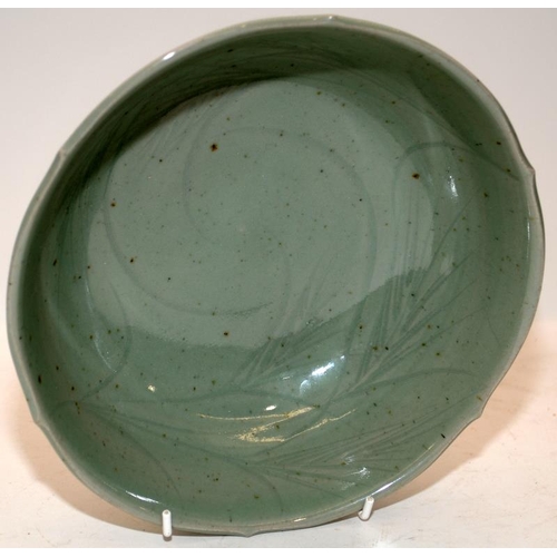 127 - Chinese Celadon center bowl with corn leaf decoration 8x22cm