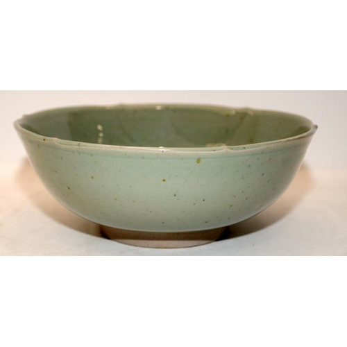 127 - Chinese Celadon center bowl with corn leaf decoration 8x22cm