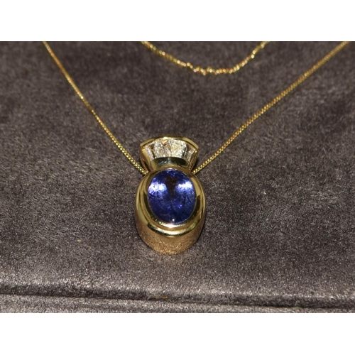 117 - 14ct gold Designer Necklace by 