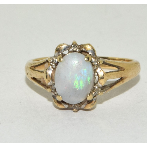 290 - 9ct gold ladies Oval Opal ring size L