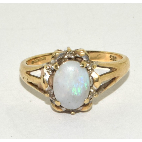 290 - 9ct gold ladies Oval Opal ring size L