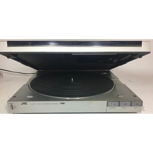 449 - JVC FULLY AUTOMATIC TURNTABLE. This unit is model No.LE-600 and powers up fine when plugged in. It n... 
