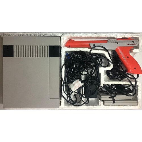 445 - NINTENDO ENTERTAINMENT SYSTEM. This Home console System Action set is a Nes Version complete with Co... 