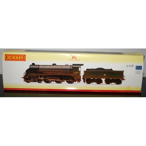 1063 - OO Gauge Hornby R2581 BR 4-6-0 Class N15 Sir Gawain Weathered Edition. Boxed